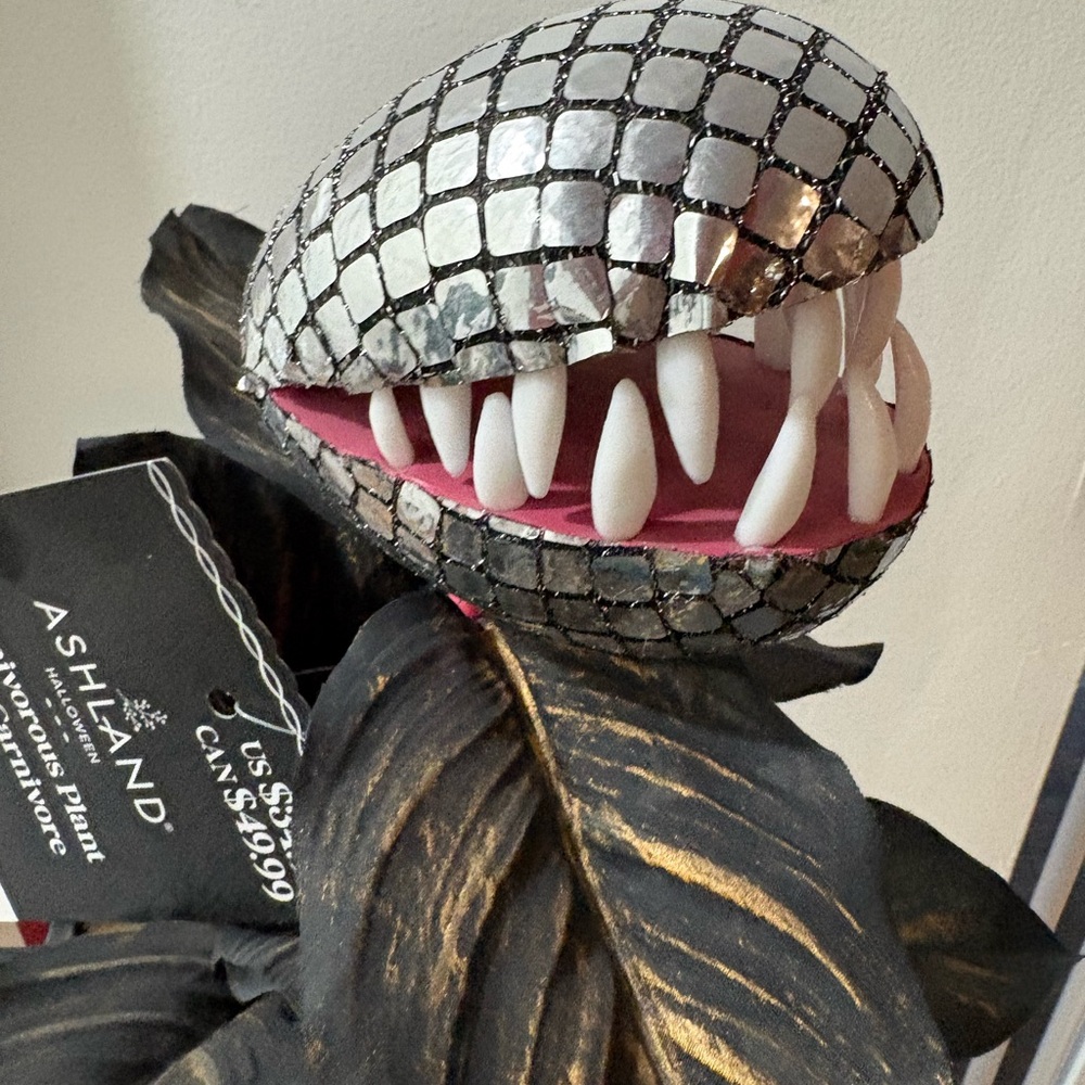 NEW HALLOWEEN LITTLE SHOP OF HORRORS DISCO BALL CARNIVOROUS PLANT AUDREY - Picture 2 of 5